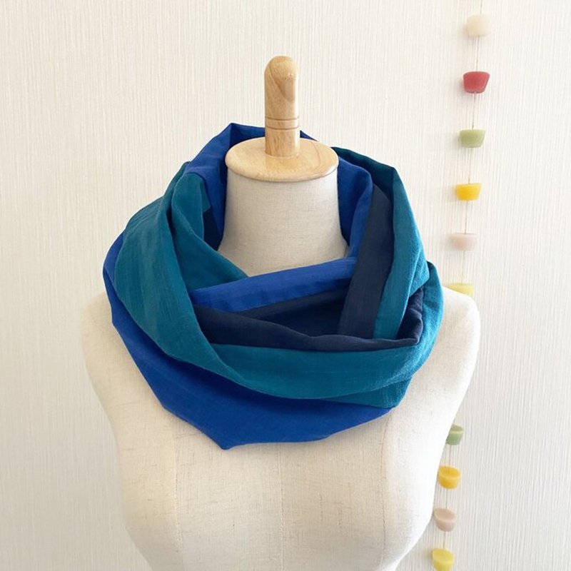Beautiful color, sea, sky, blue, high-quality gauze patchwork made in Japan Snud 3 color mix navy blue peacock - ผ้าพันคอถัก - ผ้าฝ้าย/ผ้าลินิน หลากหลายสี