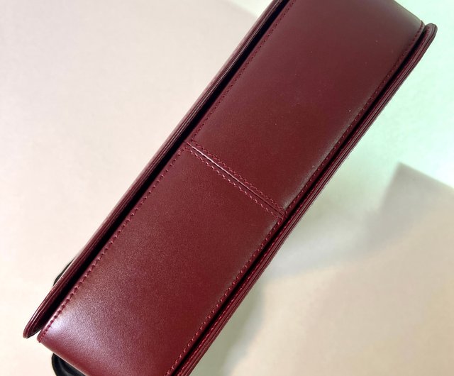 【美品】カルティエ　バーガンディ フラップハンドバッグ　ギャランティカード付き 美品】カルティエ バーガンディ フラップハンドバッグ