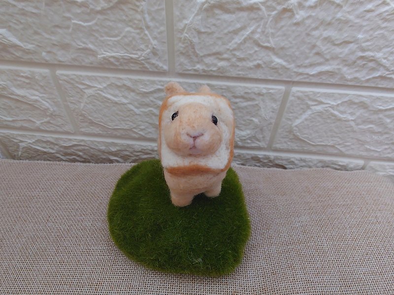 愛吃麵包的兔兔羊毛氈 鑰匙圈 擺飾訂製 - 鑰匙圈/鑰匙包 - 羊毛 金色