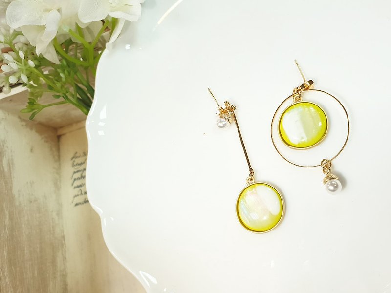 Paris*Le Bonheun. Green apple shell. Hand made earrings - Earrings & Clip-ons - Other Metals Green
