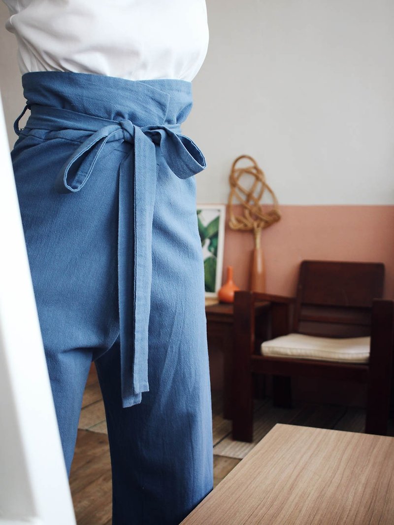 Pahn : blue cotton wrapped pants - 男長褲/休閒褲 - 棉．麻 藍色