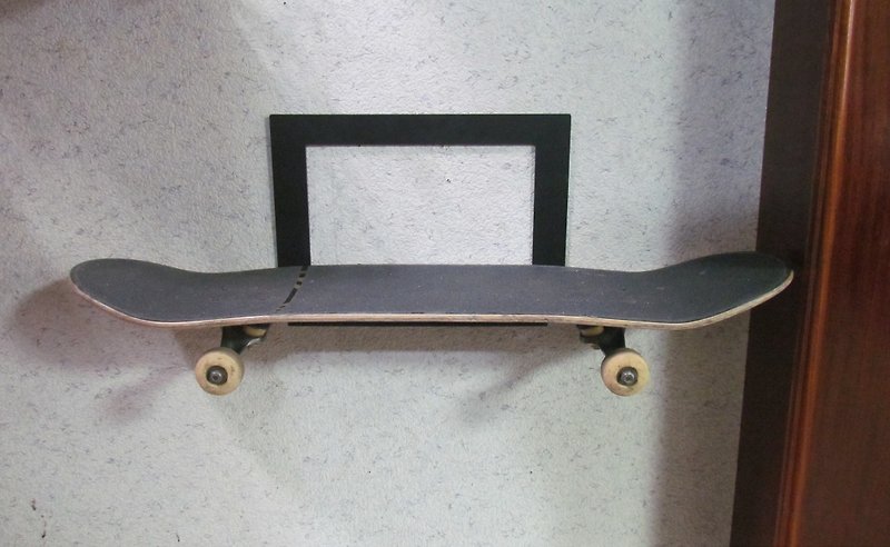 特殊製品，金屬製滑板架，滑板置物架，將常用滑板收納於牆面上，亦可用於一般置物 - 裝飾/擺設  - 其他金屬 黑色