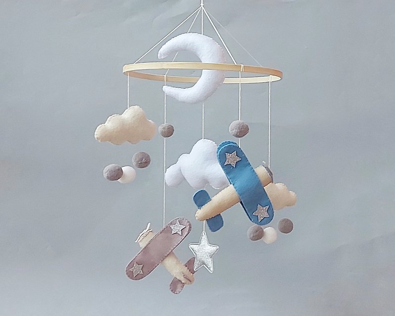 Airplane baby mobile, Mobile nursery, Travel baby shower, Cloud nursery mobile - 嬰幼兒玩具/毛公仔 - 環保材質 藍色