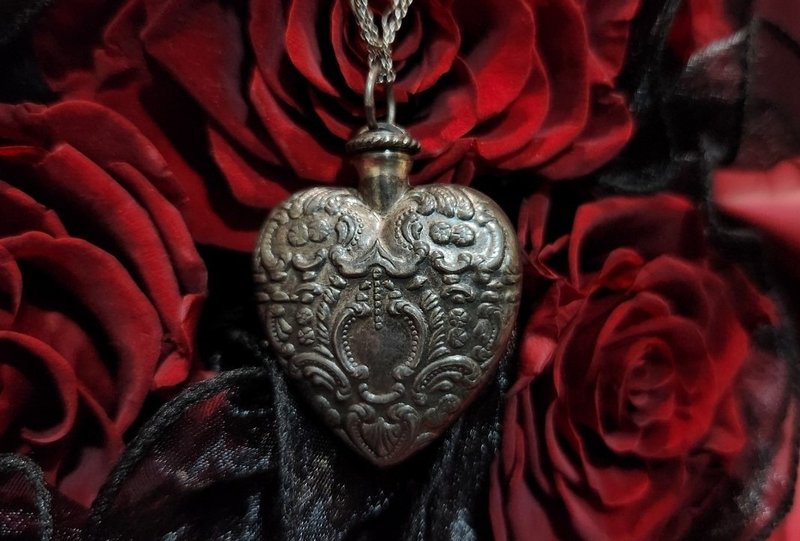 British sterling silver rococo style heart-shaped perfume bottle pendant (with sterling silver necklace) - Necklaces - Precious Metals Silver