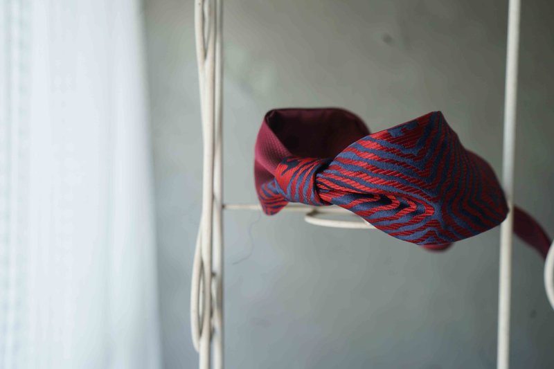 古董領帶改造復古鐵絲髮帶-聖誕紅-領巾髮飾兩用-耶誕禮物 - 髮箍/髮帶 - 絲．絹 紅色