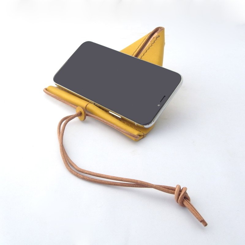 Tablet & Smartphone Stand using Amur Corktree Dyed Leather【oruto/おると】 - Phone Stands & Dust Plugs - Genuine Leather Yellow