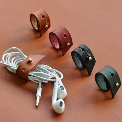 Leather Dog Hub/Cord Reel/Cord Take-Up/Exclusive Custom Typing/Vegetable  Tanned Leather/Snowy Christmas Style - Shop togethart Cable Organizers -  Pinkoi