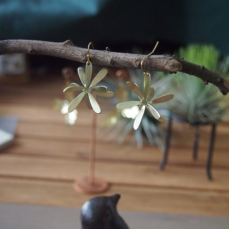 Marigold flower earrings - Earrings & Clip-ons - Copper & Brass Gold