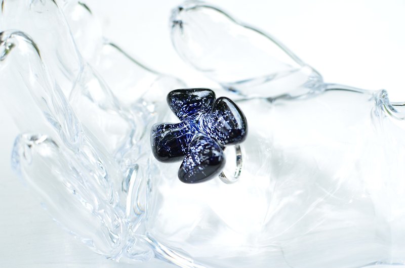 Flower Ring/navy - แหวนทั่วไป - แก้ว สีน้ำเงิน