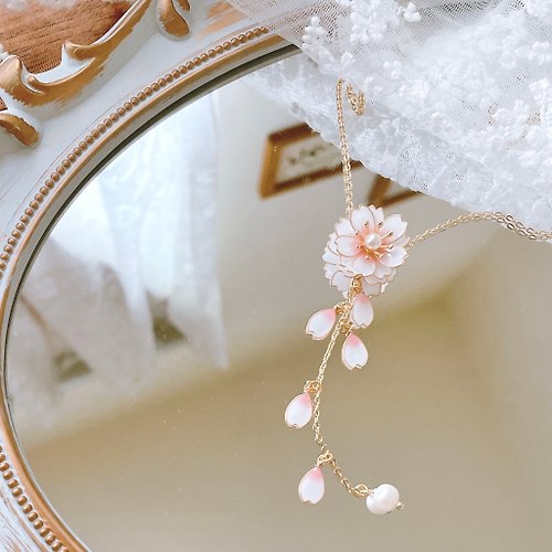 Blossom Time 蒔花 【春櫻系列-櫻吹雪】樹脂水晶花項鍊