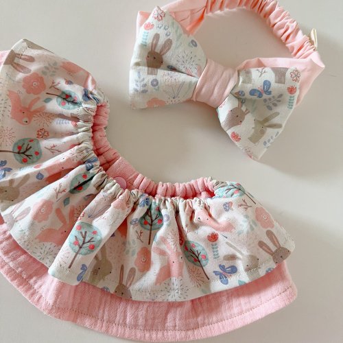 Lianne baby 梨安手工嬰兒禮物 彌月禮 新生兒見面禮 周歲禮 現貨粉灰兔花草生活 兩件組彌月禮盒 圍兜髮帶 嬰兒禮物周歲禮