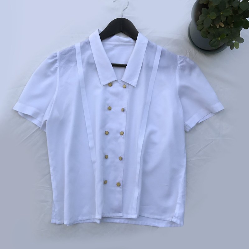 Vintage Everywhere white soft top / vintage top - Women's Shirts - Cotton & Hemp White