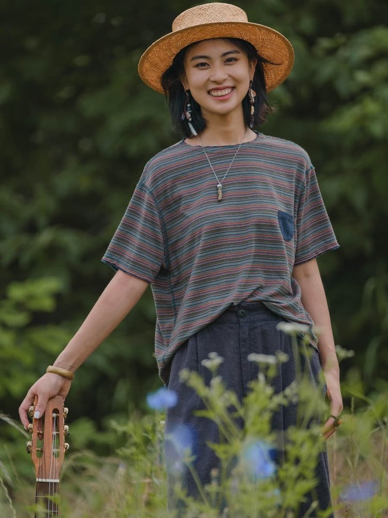盛夏彩條 彩色條紋上衣 毛邊小口袋漢麻針織T恤 - 女 T 恤 - 棉．麻 灰色