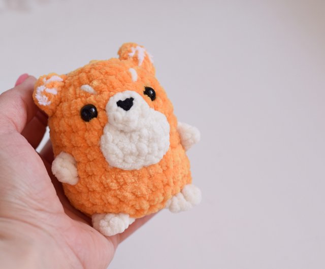 日本の柴犬の犬のおもちゃ 柴犬のぬいぐるみ 手作りのぬいぐるみのおもちゃ ショップ Crochettoysksu 人形 フィギュア Pinkoi