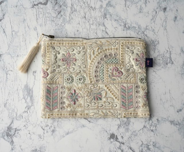 インド刺繍生地のフラットポーチ ホワイト - ショップ KEYS