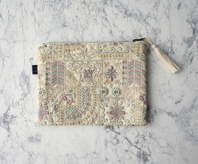 インド刺繍生地のフラットポーチ ホワイト - ショップ KEYS