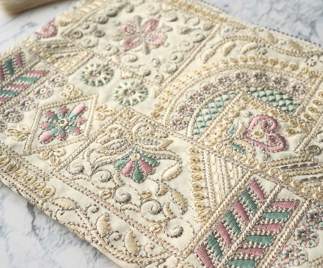 インド刺繍生地　ほわほわポーチ インド刺繍生地 ほわほわポーチ インド刺繍生地 ほわほわポーチ