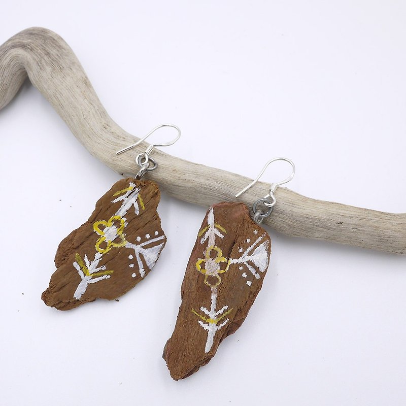 Natural hand-painted wood earrings Upcycling upgrade environmental protection and recycling - white, yellow - ต่างหู - ไม้ 