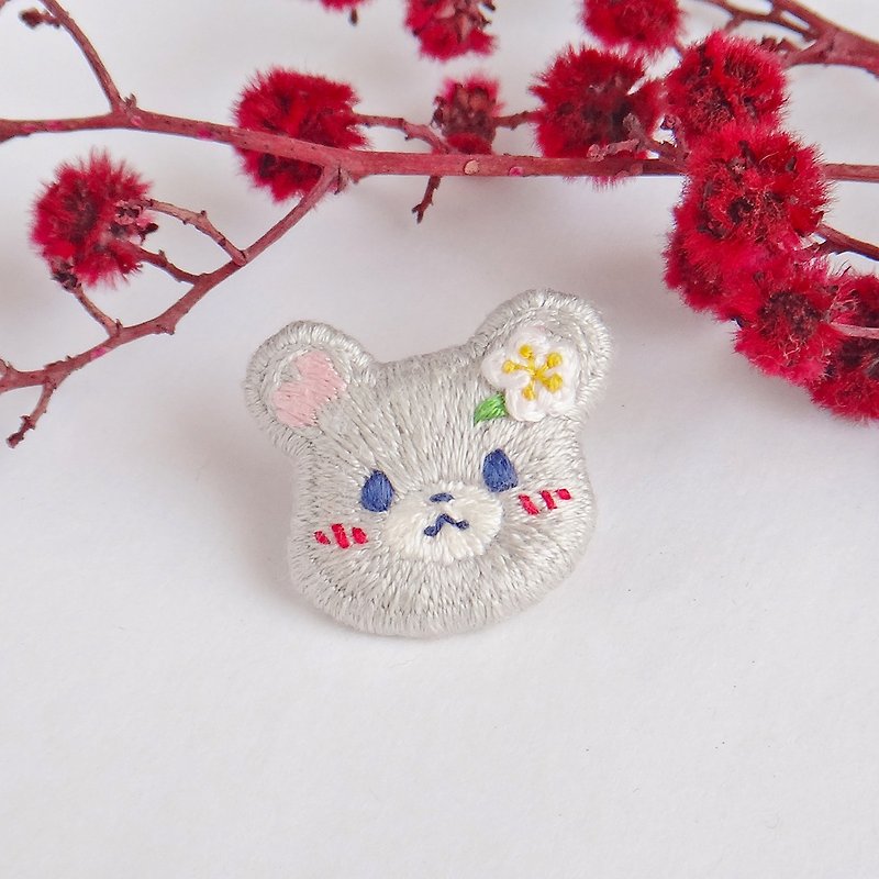 Embroidery pin/birthday bear/xuemei/safety pin - Badges & Pins - Thread Silver