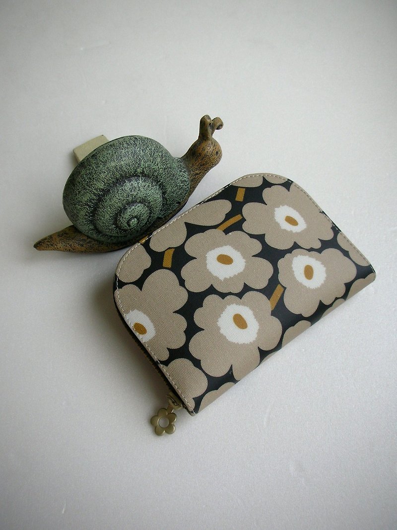 Poached Egg Flower All Tarpaulin - short clip/wallet/coin purse/gift - Wallets - Waterproof Material Khaki