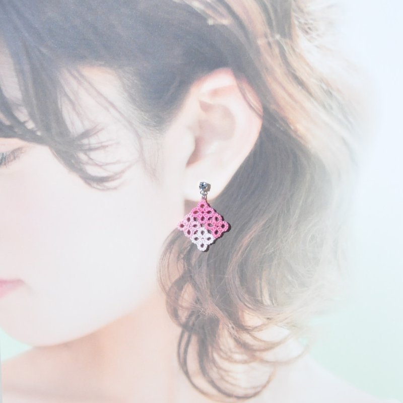 【Made To Order】Mosaic Square Earrings Tatting Lace – Cherry Blossom Sakura - ต่างหู - งานปัก สึชมพู