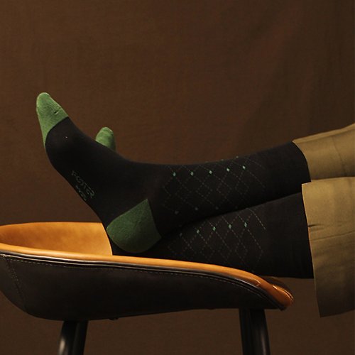 FOOTER 忠峰霖纖維科技有限公司 【FOOTER】零束縛 線條格紋紳士襪 (男-Q54L/XL)