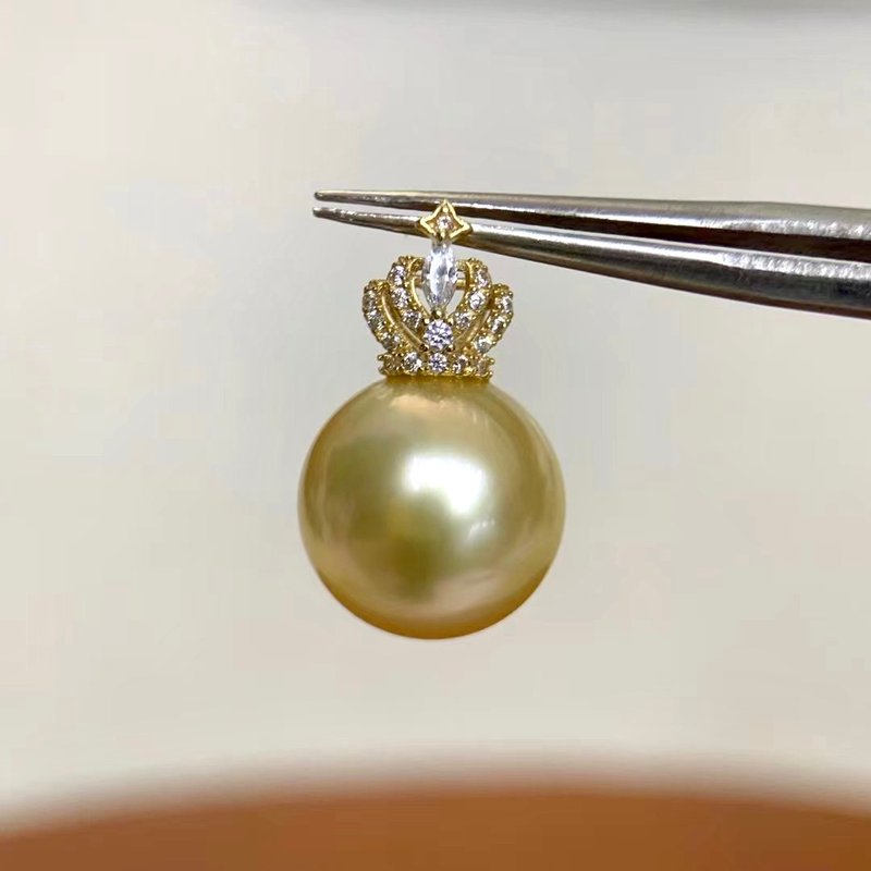 皇冠 天然海水珍珠 南洋金珠 18K金吊墜 贈項鏈 - 項鍊 - 珍珠 金色