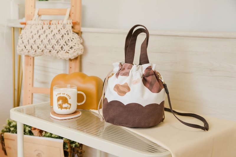 [Birthday and Valentine’s Day Gift] Maple Sugar Tabby Cat Pattern Bag Shopping and Walking Side Bag - กระเป๋าหูรูด - ไฟเบอร์อื่นๆ 