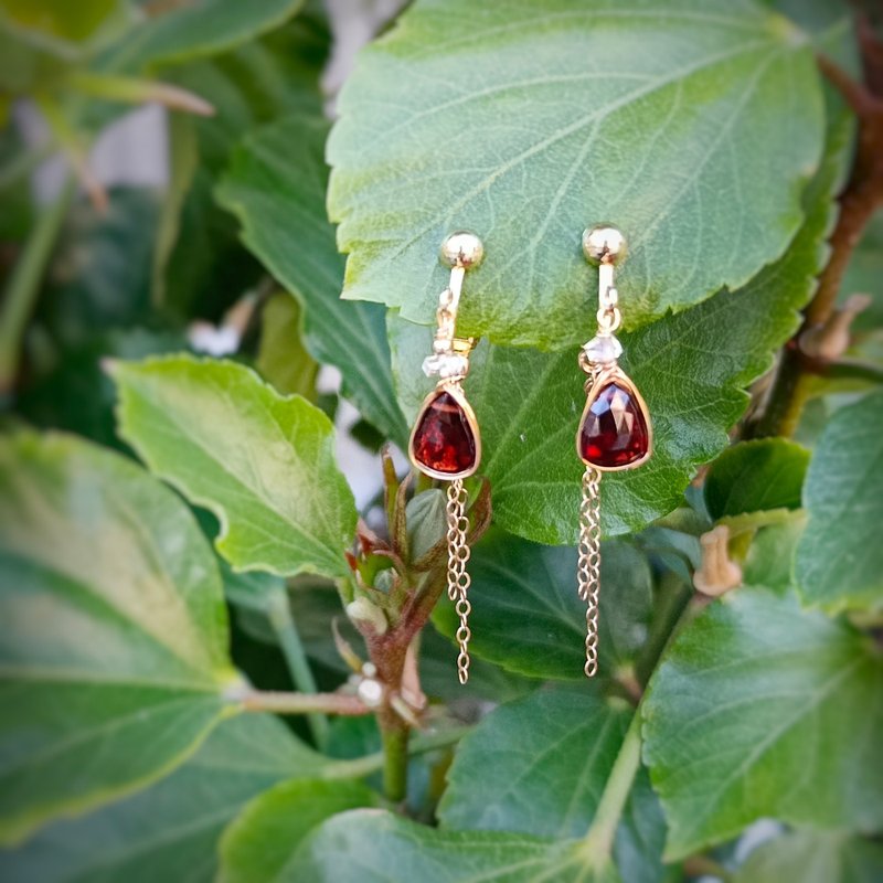 │14kgf Light Jewelry│Smooth Pomegranate Tassel Clip-On - Earrings & Clip-ons - Gemstone Red