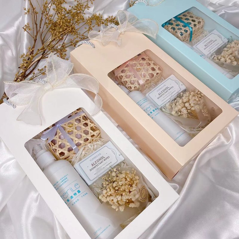 Fast shipping | Hypochlorous acid water imported from Japan + handmade soap + bouquet gift box | Graduation Day gift - Soap - Other Materials Multicolor