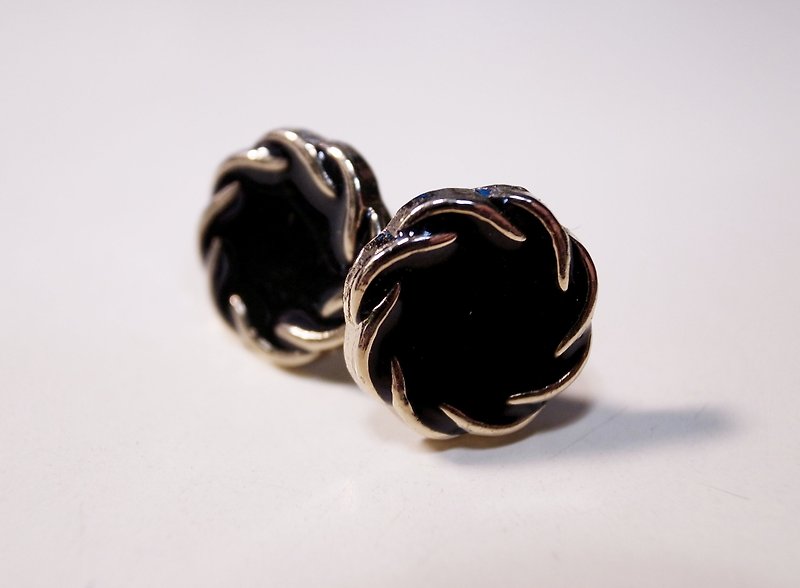 Souffle black pin earrings - ต่างหู - พลาสติก ขาว