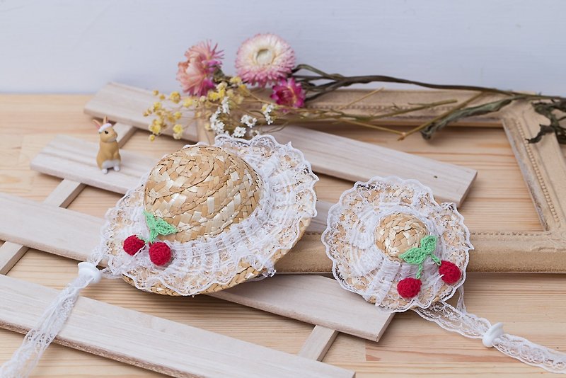 "Three cat cat hand flower" pet hat cute strawberry lace hat strawberry straw hat (large) - Collars & Leashes - Plants & Flowers Red