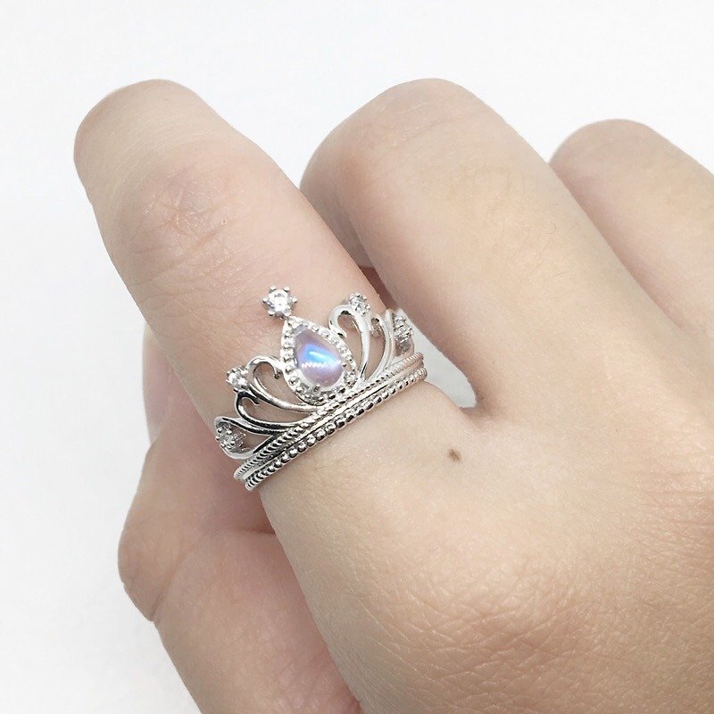月光石925純銀皇冠鑲嵌鋯石戒指 斯里蘭卡高淨體月光石鑲嵌製作 - 戒指 - 寶石 藍色