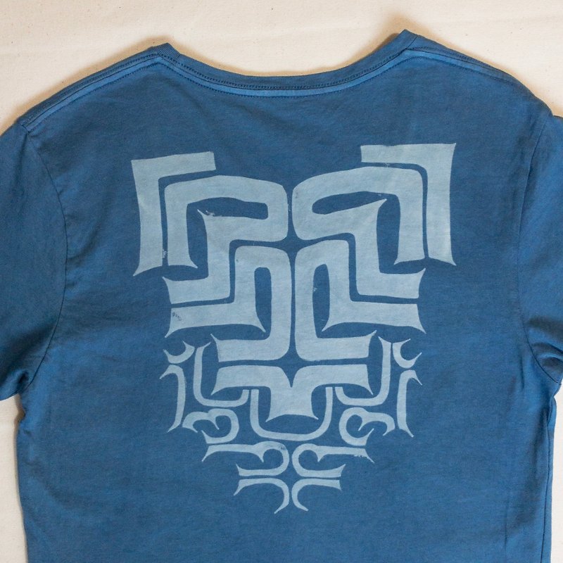 Bear Ainu U neck TEE Indigo dyed Ainu organic cotton - เสื้อฮู้ด - ผ้าฝ้าย/ผ้าลินิน สีน้ำเงิน