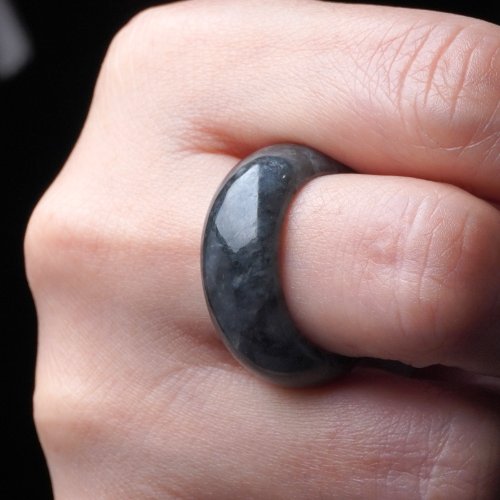 瓔珞珠寶盒 E.L.Jewelry Box 烏雞翡翠戒指戒圈 | 國際16圍 | 天然緬甸玉翡翠A貨 | 送禮