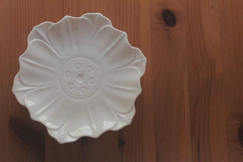 復古浮雕花紋壺承 甜點盤 蛋糕盤 茶盤 17cm - 盤子/餐盤/盤架 - 瓷 白色