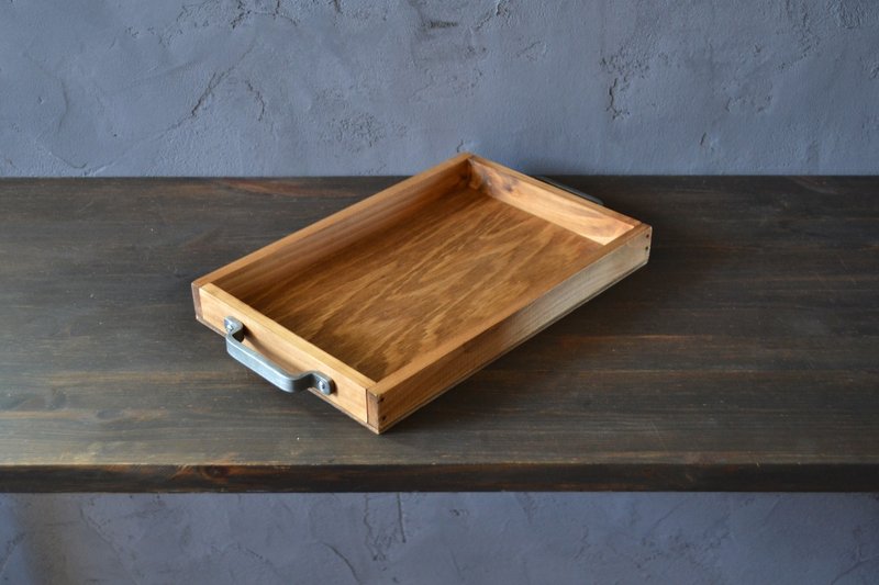 Simple cafe tray made from Japanese cypress with iron silver handle - Serving Trays & Cutting Boards - Wood Brown