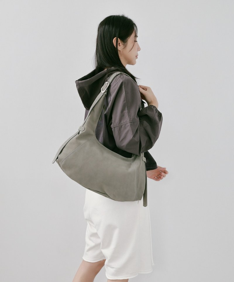 Supportingrole簡約半月形輪廓真皮手提肩斜背托特包 質感灰綠 - 側背包/斜背包 - 真皮 
