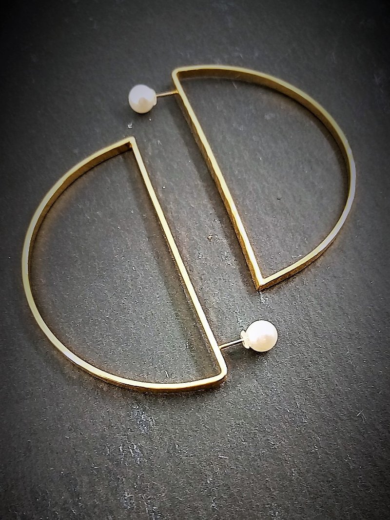 freeshipping Geometry Half Round Shellfish pearl earrings - Earrings & Clip-ons - Other Metals Gold