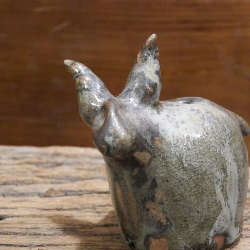 Wood-fired goat figurine pottery/tea pet/ incense sticks holder - ตุ๊กตา - ดินเผา สีทอง