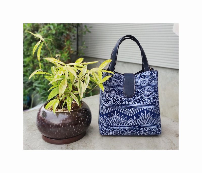 Miniature, Tribal Bag, Hmong Handbags, Water-splashed Bags, Indigo Purses - 手袋/手提袋 - 棉．麻 藍色