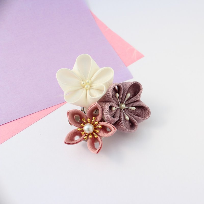 japanese style kanzashi hair ornament pale flower - Hair Accessories - Silk Pink