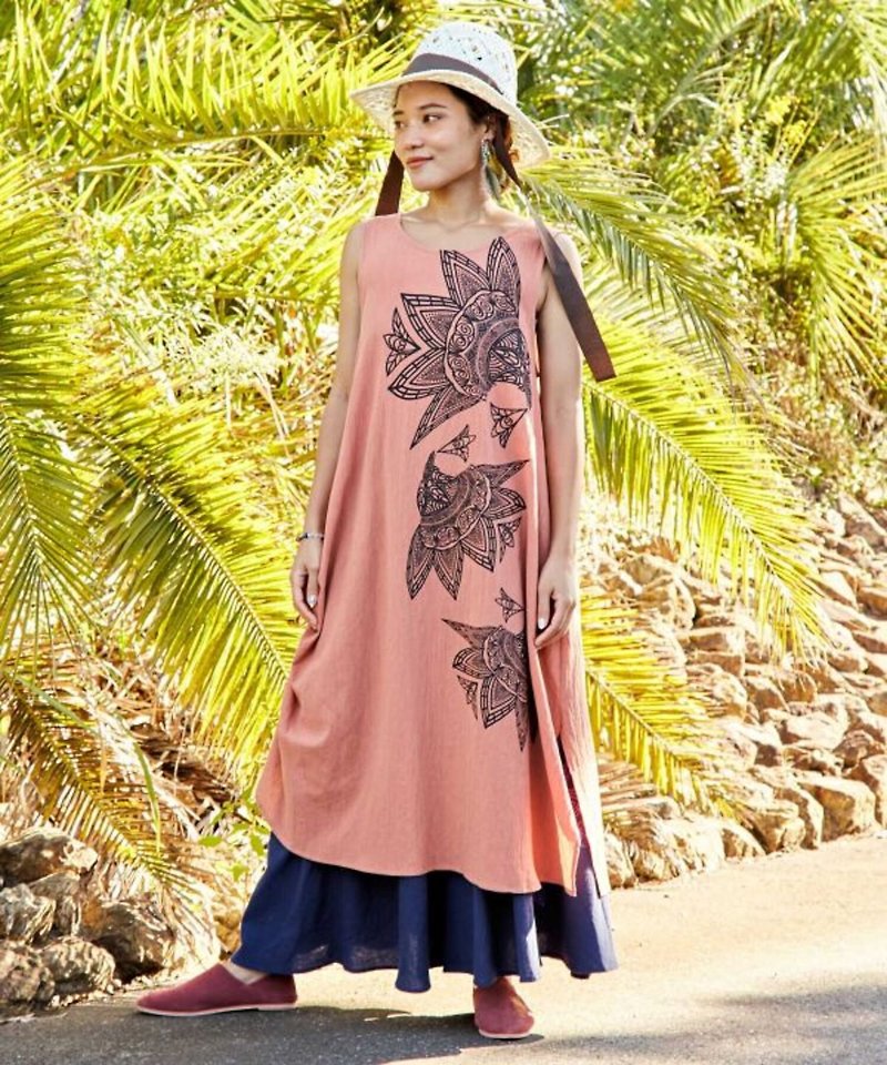 [Popular Pre-order] Soft Damascus yarn printed personalized winding totem dress (5 colors) CAA-2112 - ชุดเดรส - ผ้าฝ้าย/ผ้าลินิน 