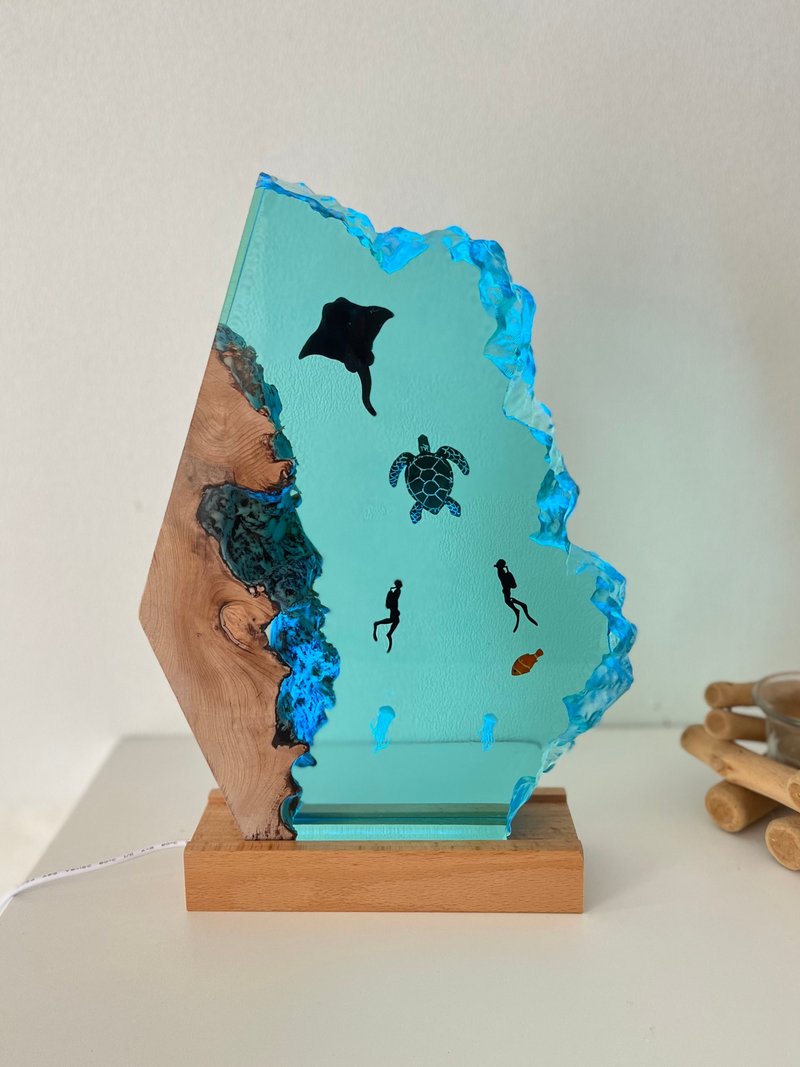 Personalizable epoxy resin diver Lamp /Micro-landscape Ocean  nightlight - โคมไฟ - เรซิน สีน้ำเงิน