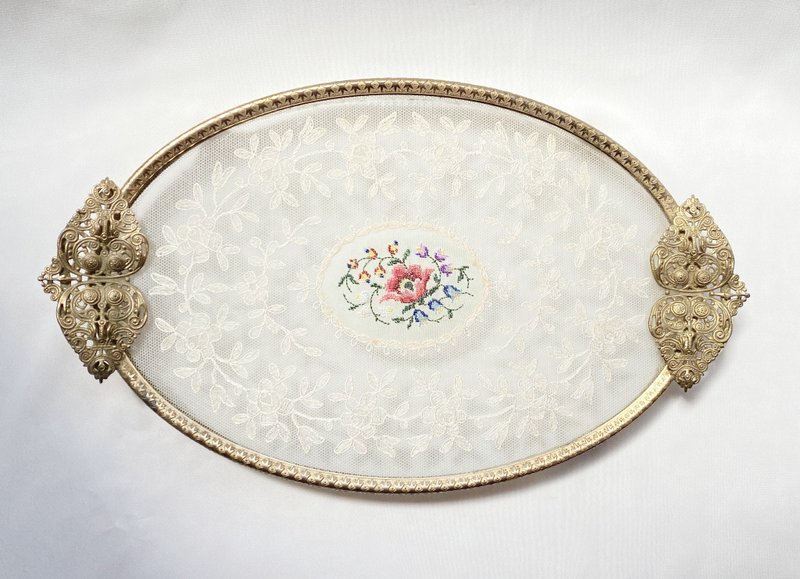 【好日戀物】英國手工刺繡花卉厚實玻璃華麗黃銅浮雕蕾絲托盤飾盤 - 擺飾/家飾品 - 銅/黃銅 多色