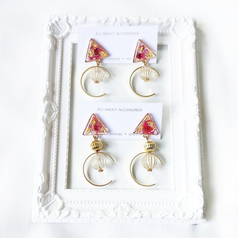 Eternal Flower Series - Small triangular immortality flower Japanese beads earrings / ear clip - Earrings & Clip-ons - Other Materials Multicolor