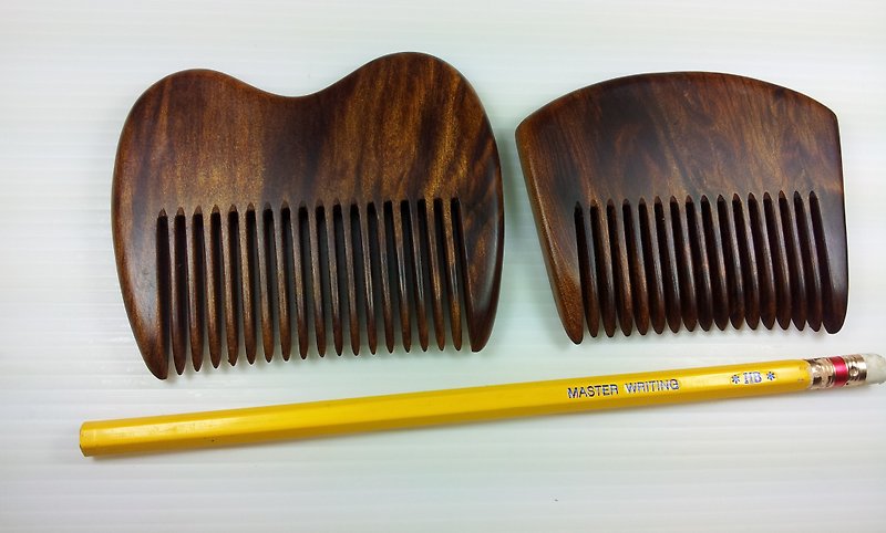 Need for Taiwan ~ ~ old material submerged Xiaonan handmade wooden comb B (wind patterns) - Other - Wood 