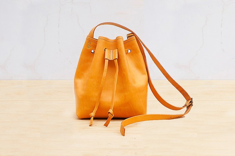 新革のunsimple bundle bag - กระเป๋าแมสเซนเจอร์ - หนังแท้ สีส้ม