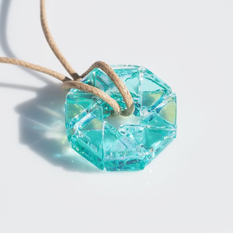 Shimmering Memory Glass (Aurora Shutter [Mini] [Mermaid]) Necklace [Made to Order] - Necklaces - Glass Green