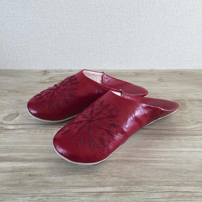 新作　手縫い刺繍の上品バブーシュ (slippers)　ブロードリー　モロッコレッド - 室內拖鞋 - 真皮 紅色